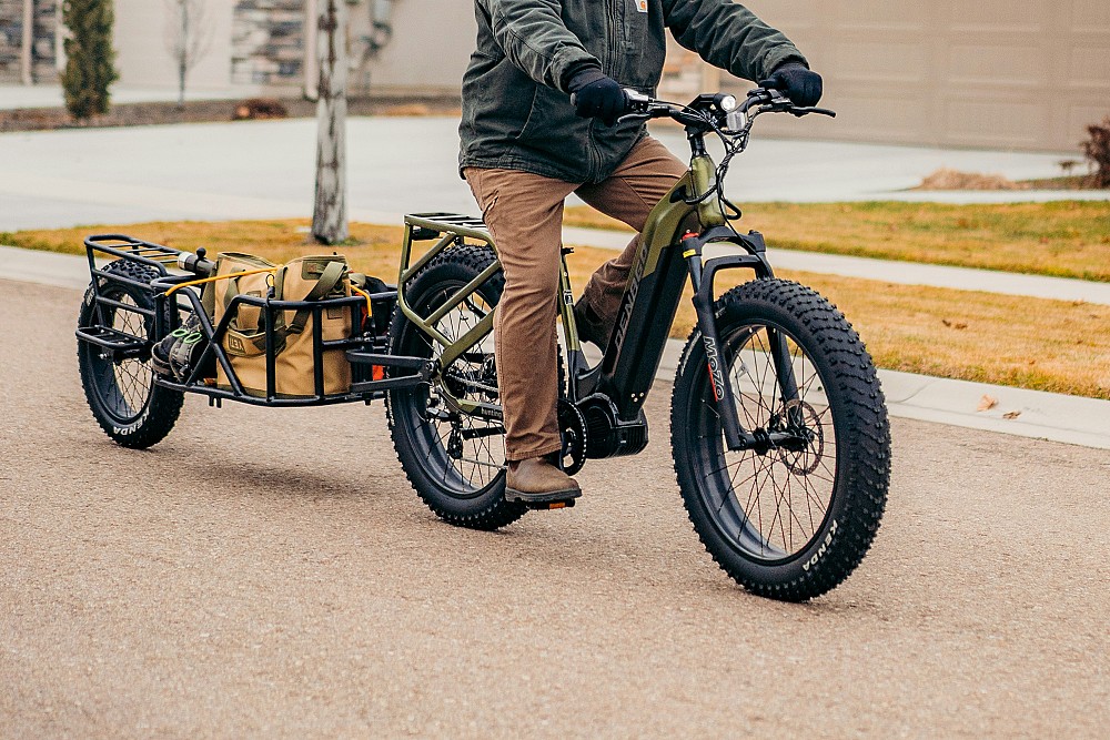 Porte-vélo arrière avec réflecteur AirTag - Capacité de 140,6 kg Porte-vélo arrière avec réflecteur AirTag - Capacité de 140,6 kg