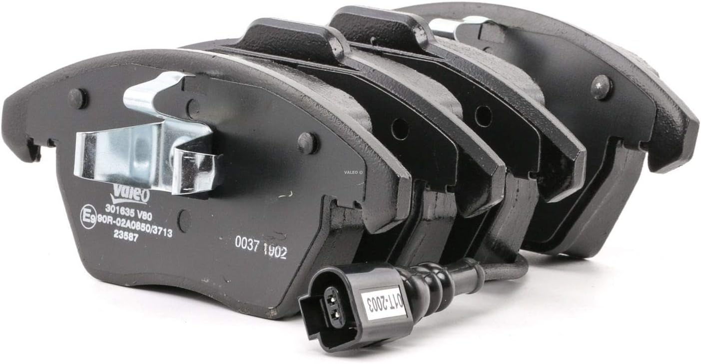 Plaquettes de frein First 301635 Jeu de 4 plaquettes Essieu avant Entièrement équipé avec accessoires montés