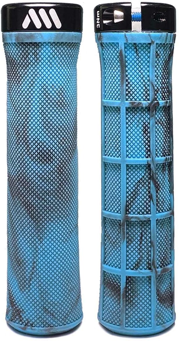 Poignée VTT - Model Berm Grip - Légèreté et Grip pour Velo - s'adapte à Tous Les Guidons - 135 mm - 100 g - Double Motif, Double Densité - Accessoire Idéal por VTT Blue Camo