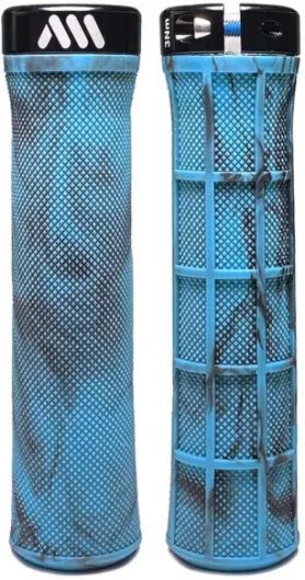 Poignée VTT - Model Berm Grip - Légèreté et Grip pour Velo - s'adapte à Tous Les Guidons - 135 mm - 100 g - Double Motif, Double Densité - Accessoire Idéal por VTT Blue Camo