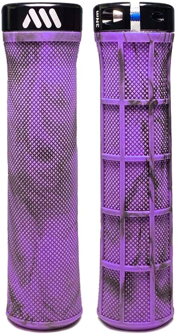 Poignée VTT - Model Berm Grip - Légèreté et Grip pour Velo - s'adapte à Tous Les Guidons - 135 mm - 100 g - Double Motif, Double Densité - Accessoire Idéal por VTT Purple Camo