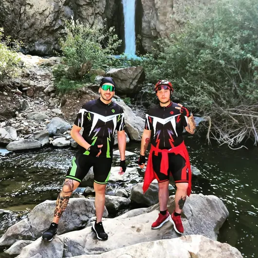 X-TIGER Maillot de Cyclisme Manches Courtes Homme avec Cuissard à Bretelle 5D Gel Rembourré,VTT Courtes Respirant Vêtements de Cyclisme Sports Shorts Pantalons avec Tee Shirt 01302 XL