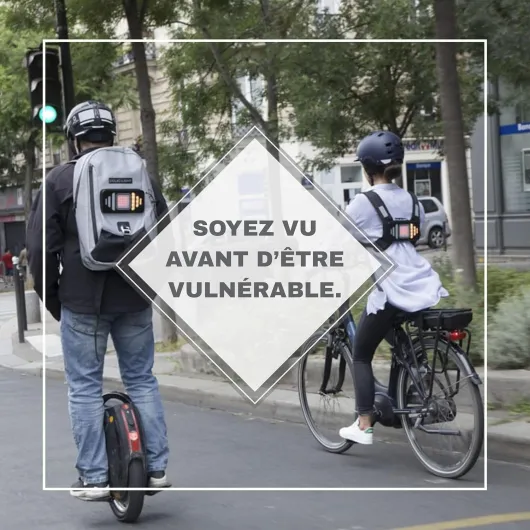 Clic-Light V2 – Clignotant Vélo LED avec Feu Arrière, Stop, Position et Détresse - Module de Signalisation Lumineux Intelligent Haute Visibilité 400m - Moto, Trottinette, Enfant et Adulte